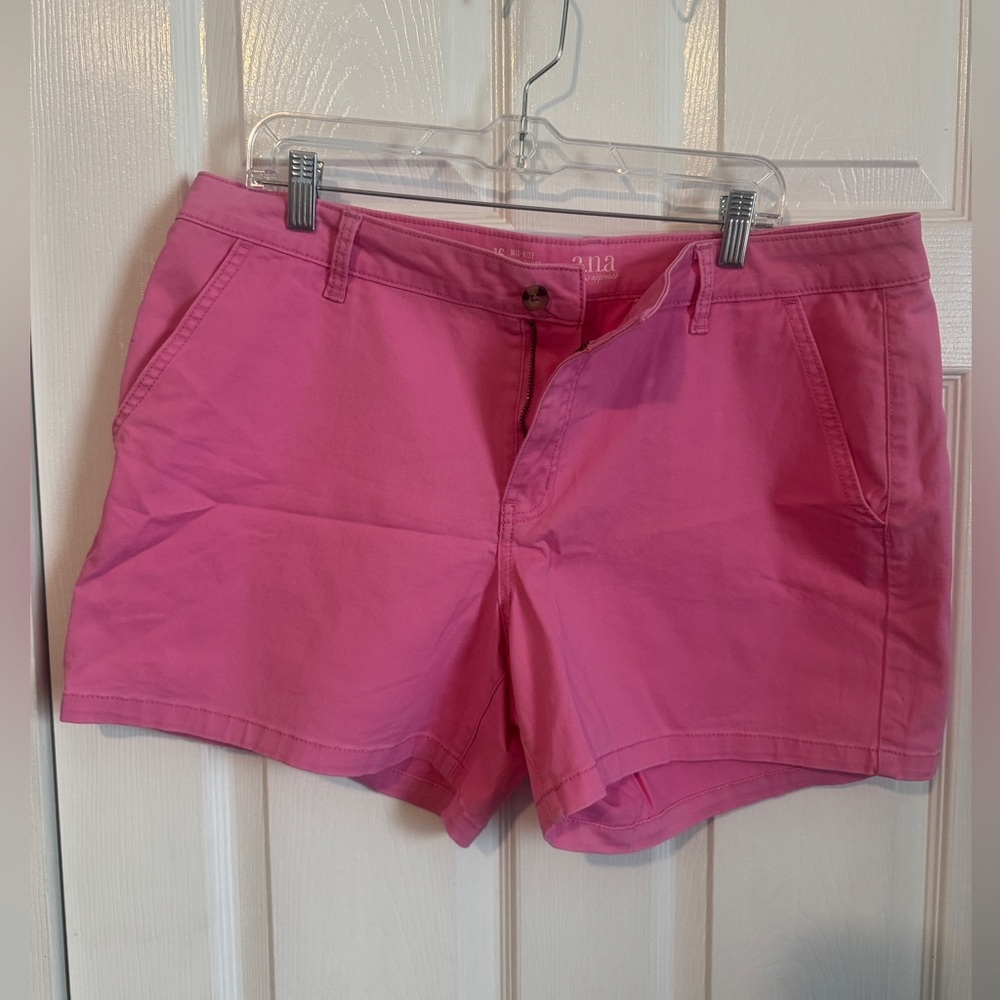 a.n.a Vibrant Pink Women's mid-rise midi short 5” inseam new w/o tag